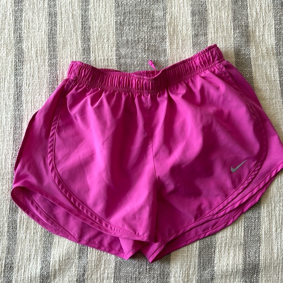 🌷💕Nike Women’s Running Short 💕💕 - Picture 1 of 7